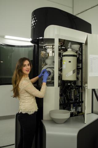 Helen using the Osiris TEM