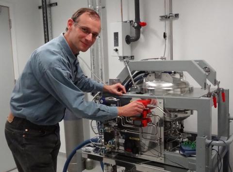 Markus working in the crystal growth lab.