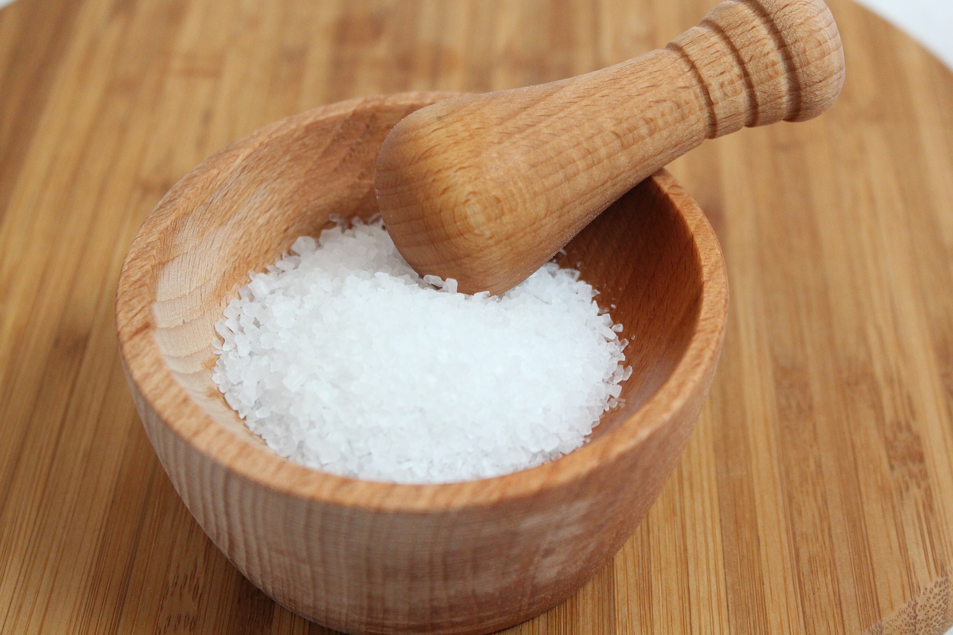 Salt is a very familiar crystal. (credit: onefox - pixabay.com)